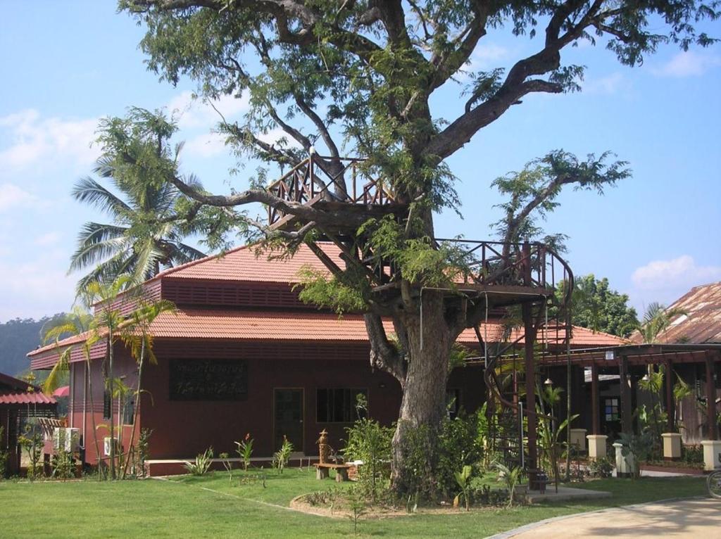 Tamarind Grand Resort Mae Sariang Exteriör bild