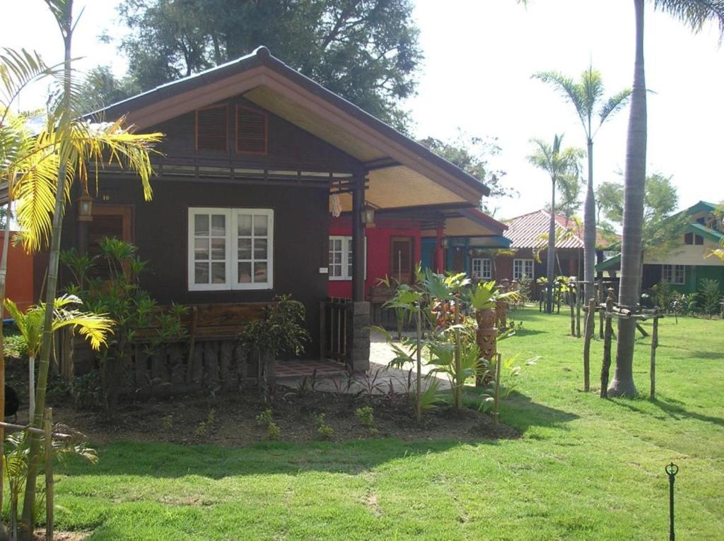 Tamarind Grand Resort Mae Sariang Exteriör bild