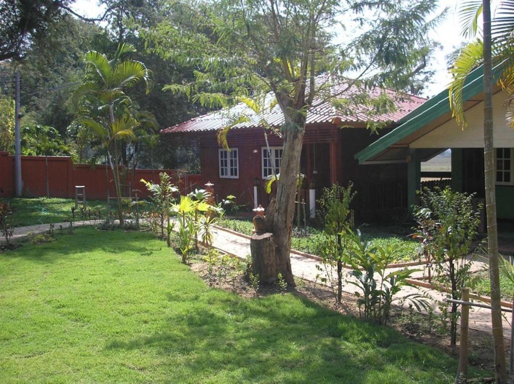 Tamarind Grand Resort Mae Sariang Exteriör bild