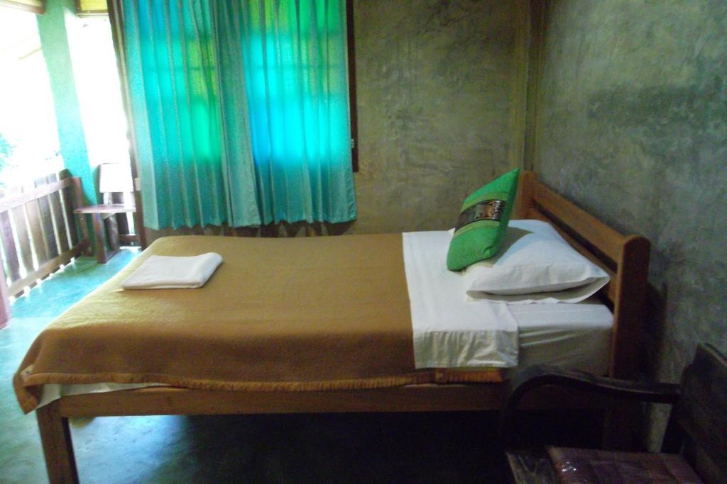 Tamarind Grand Resort Mae Sariang Rum bild
