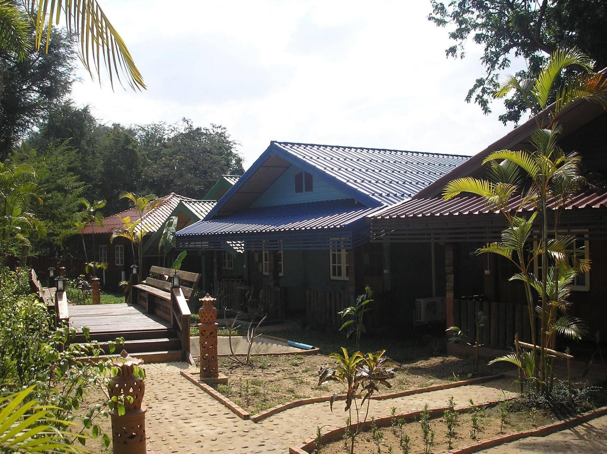 Tamarind Grand Resort Mae Sariang Exteriör bild